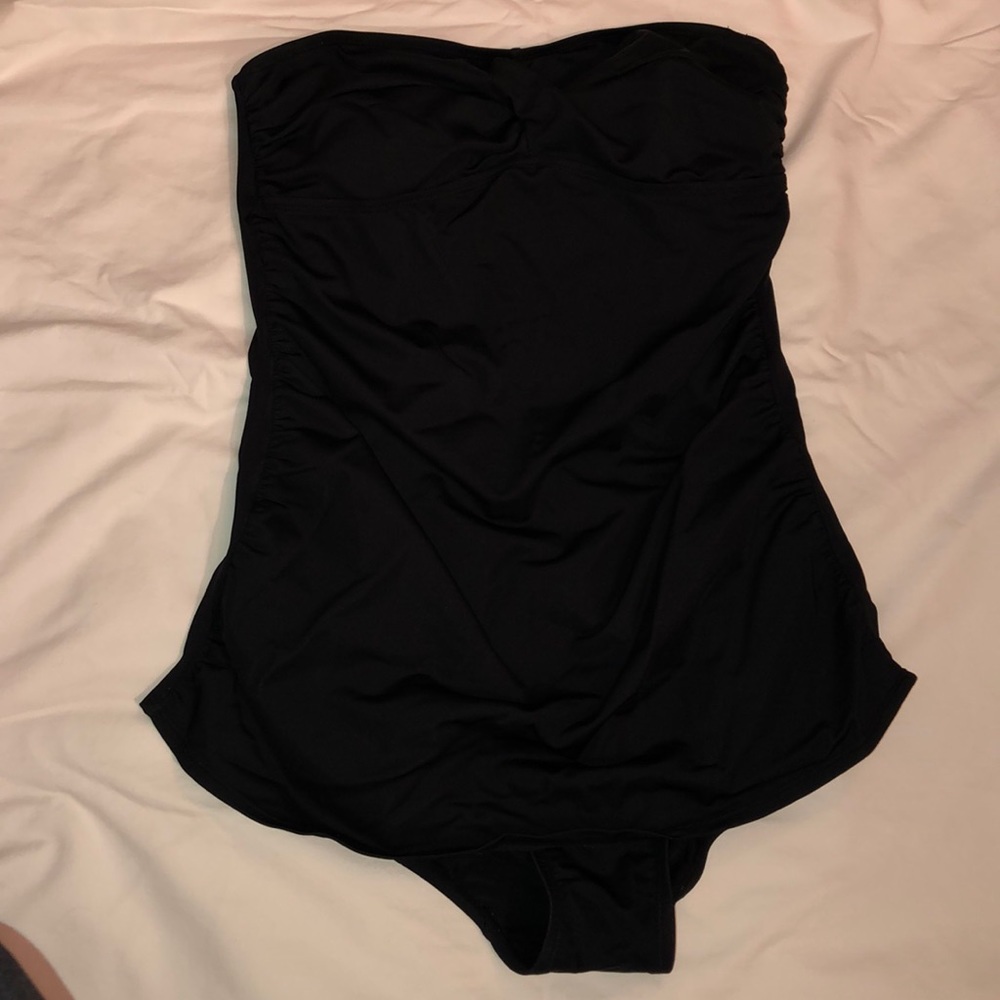 Strapless maternity bathing suit